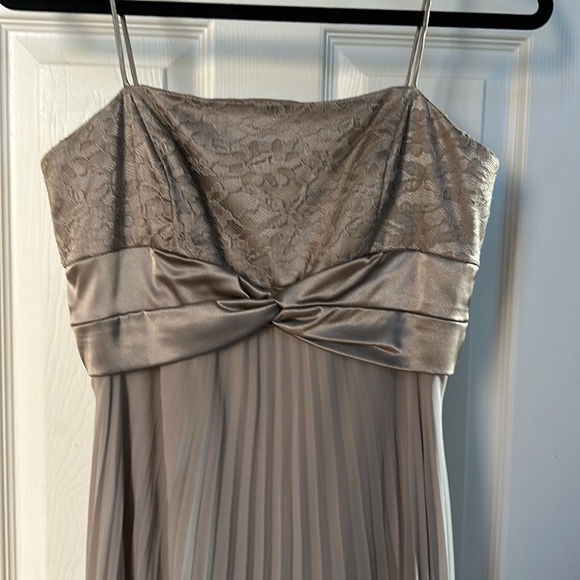 Two piece top bottles, 100% polyester with a satin lining with a lace jacket - Picture 3 of 7